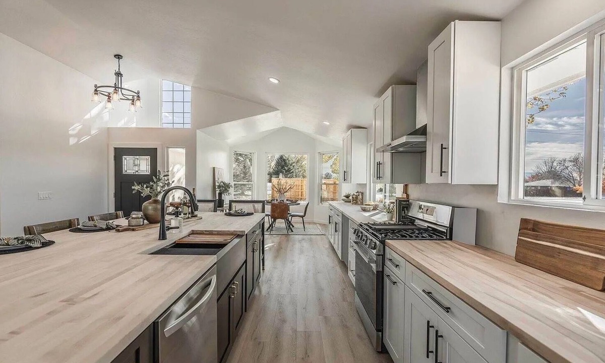 Montrose House | Modern Golf Course Retreat Near Trails & Town