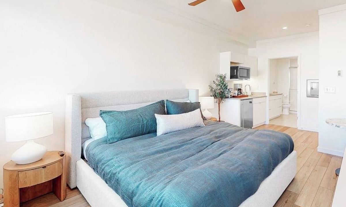 Fraser Condo | Modern ground-floor studio with mountain view, kitchenette & parking
