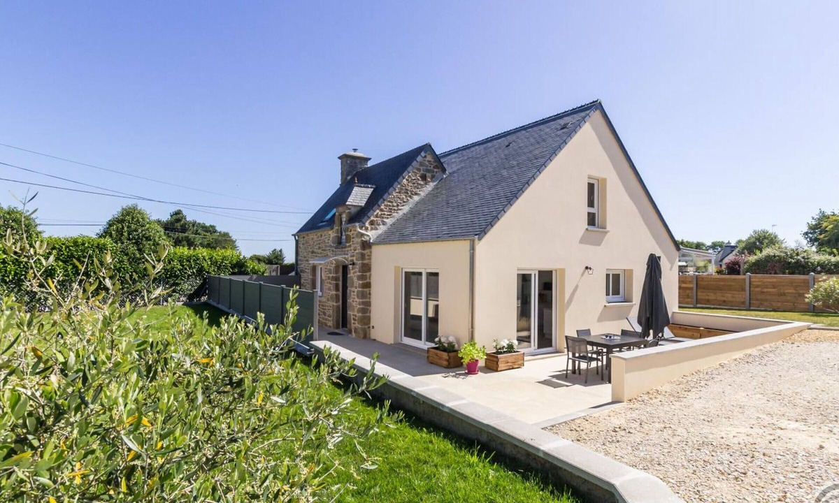 Saint-Pierre-Eglise Cottage | Modern house near Barfleur with private garden