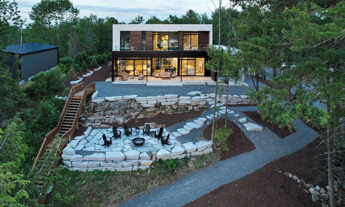 Erinsville Cottage | Modern Luxury Lakehouse