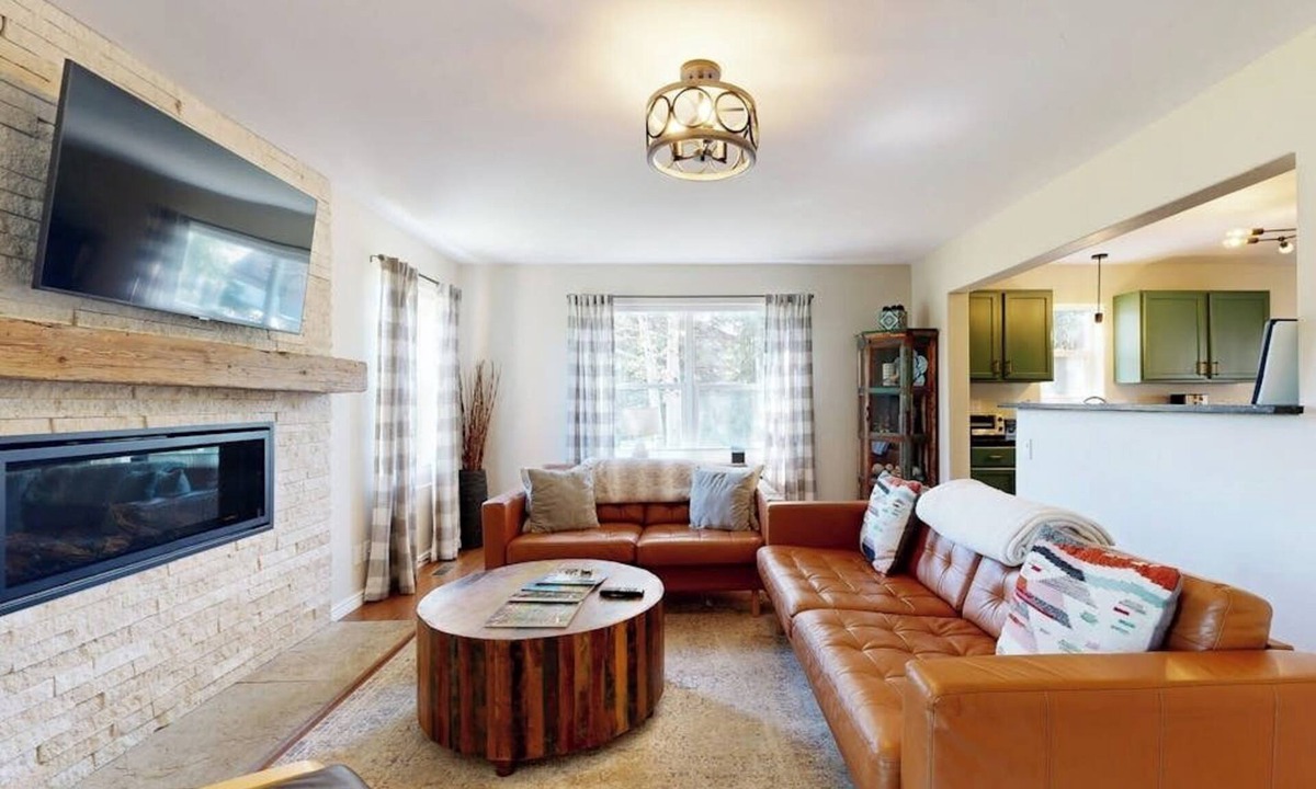 Edwards House | Modern, mountain-view townhome with fireplace & W/D - walk to Riverwalk & park