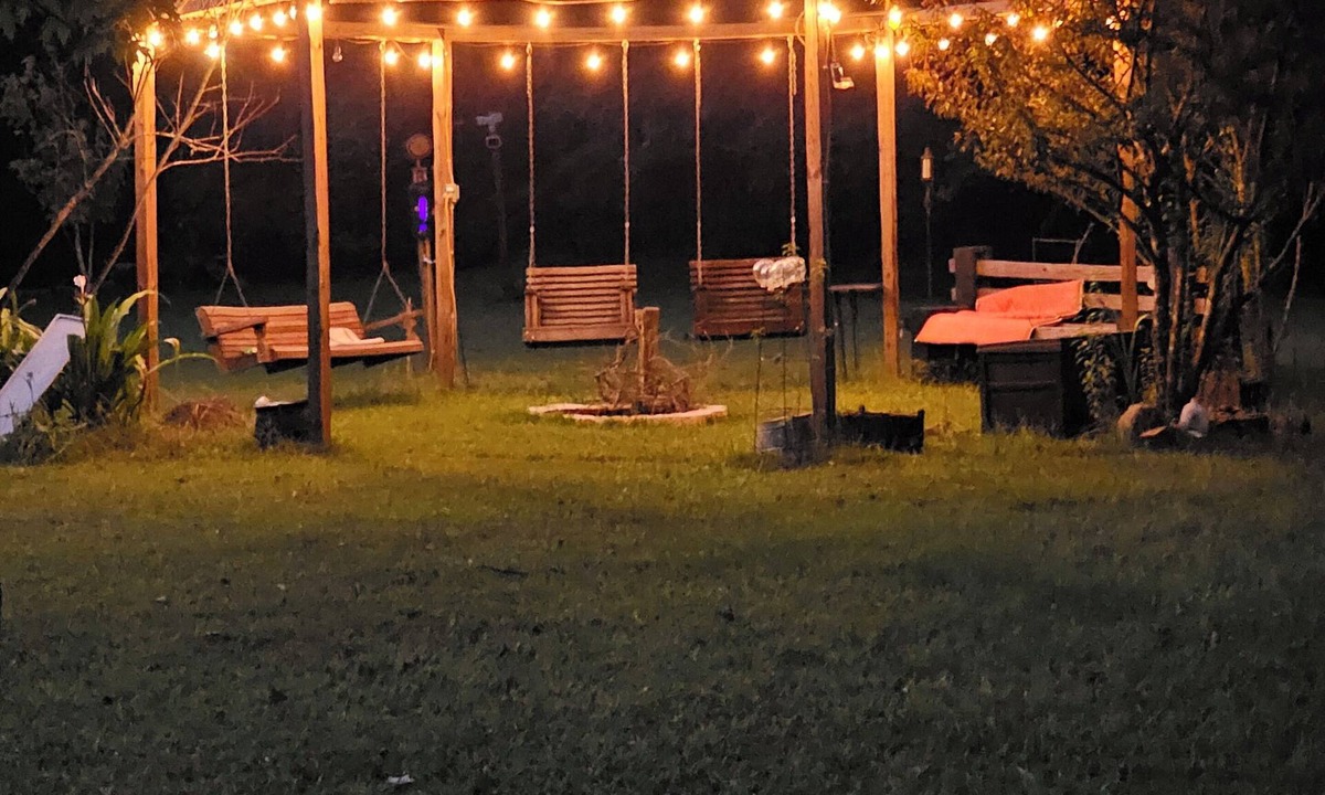 Sneads Cabin | Modern relaxing cabin. Firepit, hot tub & goats on property, nearby fishing,.