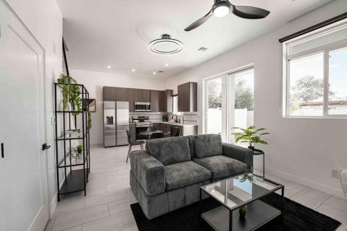 Camelback East Apartment | Modern Townhome in Arcadia with Pool & Fenced Yard