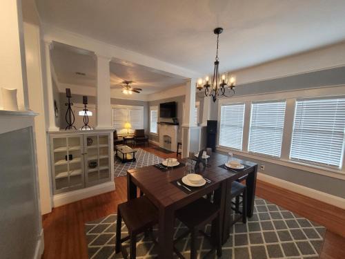 Lakeland Apartment | Modern Two Bedroom Home