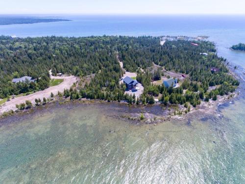 Northern Bruce Peninsula House | Modern Waterfront Tobermory Kayaks