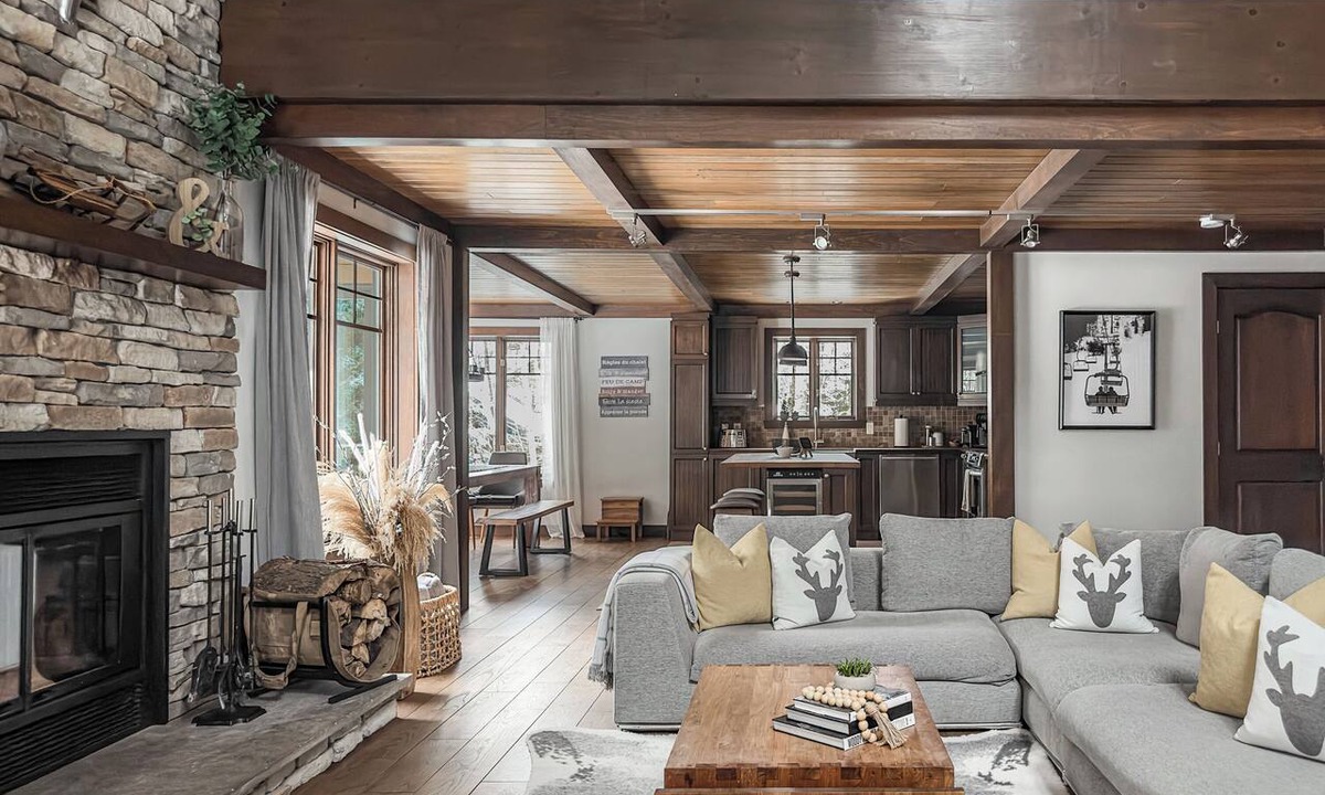 Saint-Faustin-Lac-Carre Ski Chalet | ❤️ Mont-Tremblant Ski-in/Ski-out Chalet | Hot Tub | Pool Table