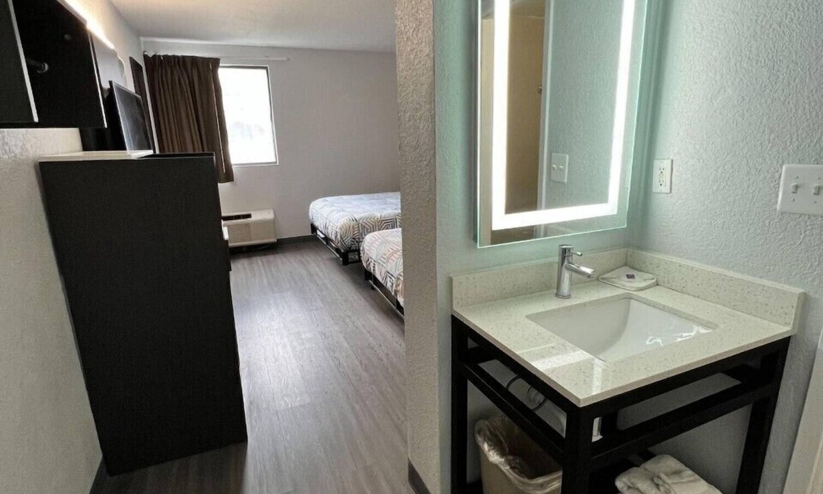 Council Bluffs Hotel | Motel 6 Council Bluffs, IA - Omaha East