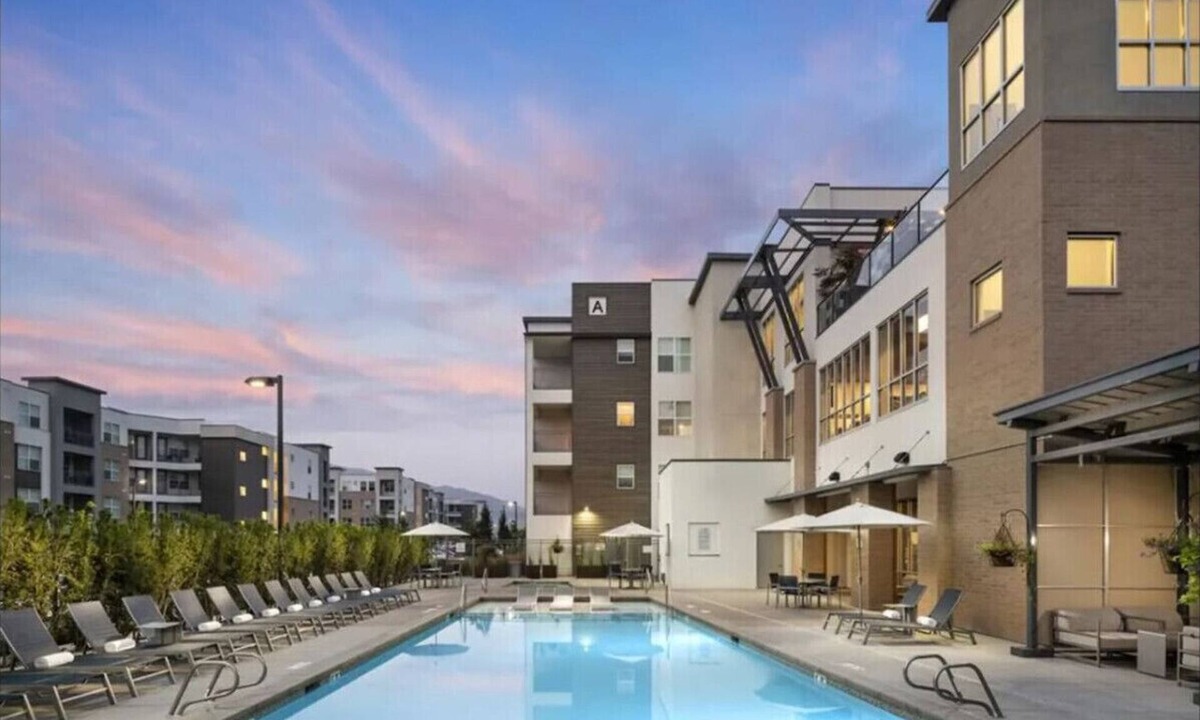 Draper Apartment | Mountain Oasis | 24 Hr Gym | Central | Hot Tub