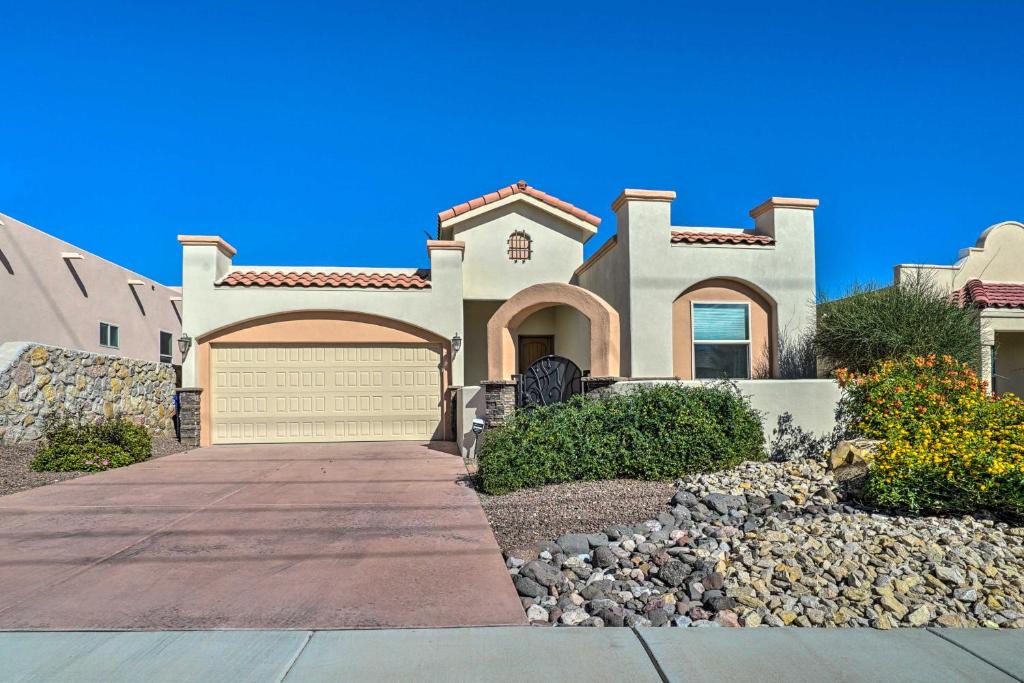 Las Cruces House | Mountain-View Las Cruces Getaway w/Gas Grill