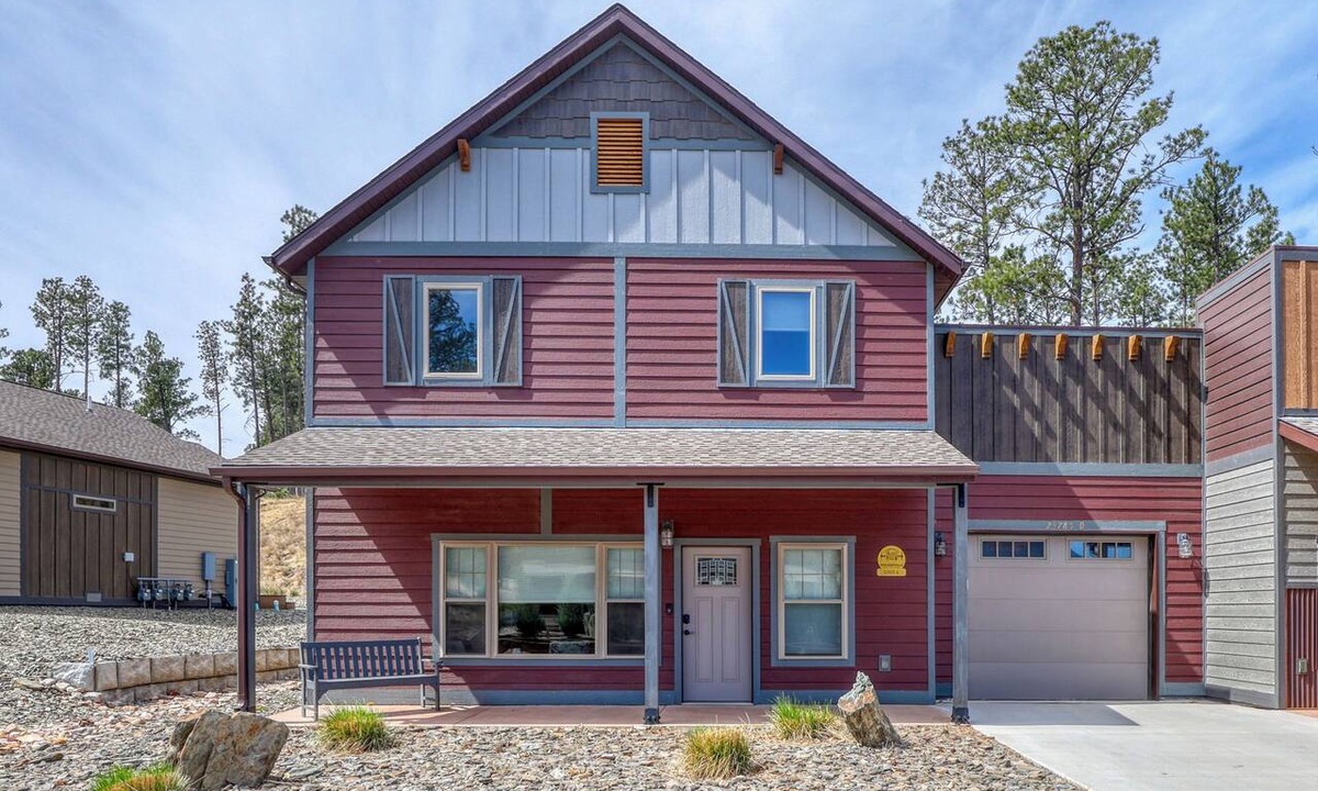 Rockerville Condo | 🌲Mt Rushmore Retreat 8 Min Drive | 2 Bedroom Sleeps 6- Fireplace