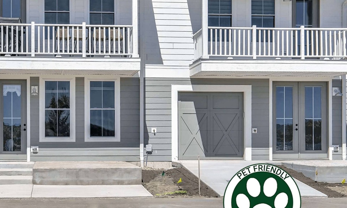 Ottawa House | Navvy Town Duplex | Navvy Town Neighborhood