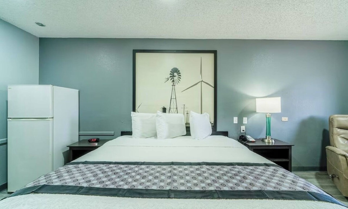 Ira Hotel | Near Scurry County Museum & Local Dining | King Bed Non‑Smoking Room
