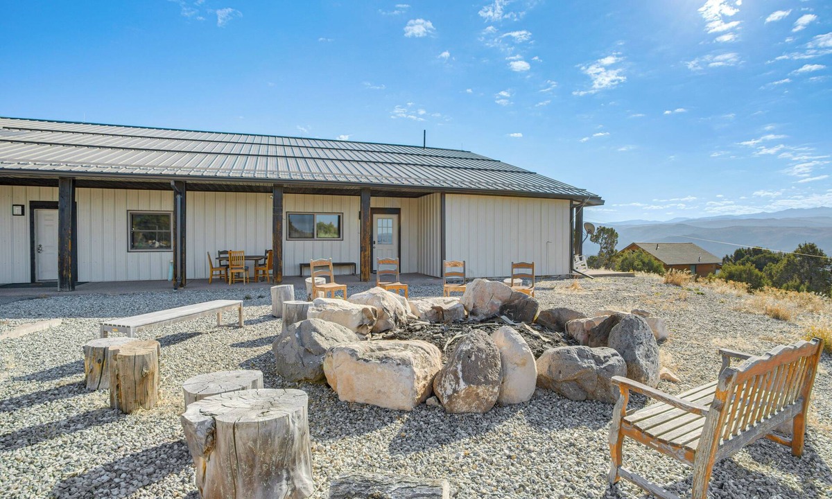 Eagle Apartment | Near Skiing: Mtn-View Getaway in Eagle!
