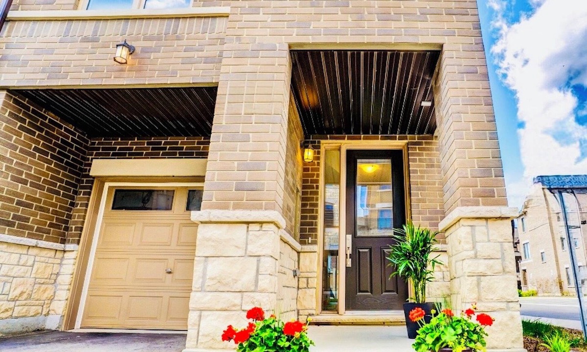 Brampton House | New Kid On The Block! Be The First To Stay Here!