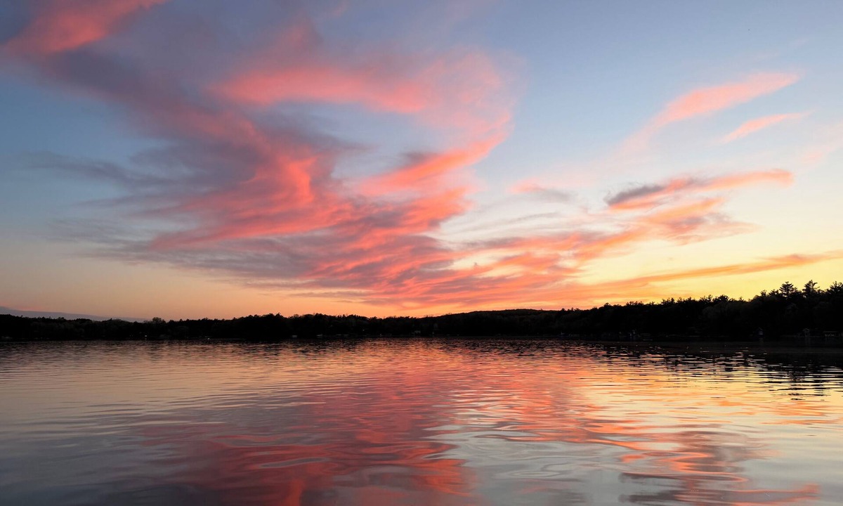 Pine River House | NEW LISTING! Charming Crimson Cottage on Beautiful Crystal-Clear Long Lake.