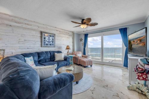 Seawinds Condo Apartment | NEW Listing! Direct Oceanfront 2-2 Private Balcony Heated Pool & Garage Parking