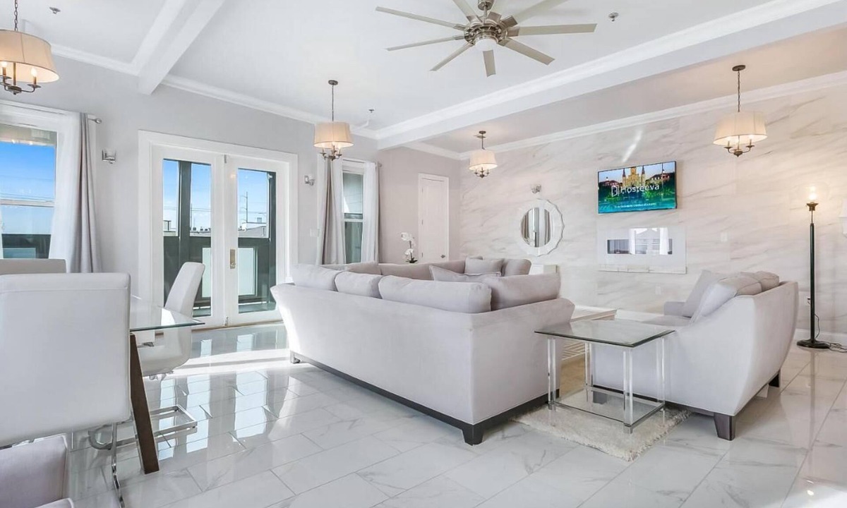 Faubourg Lafayette Apartment | New Orleans 5 Bedroom Penthouse