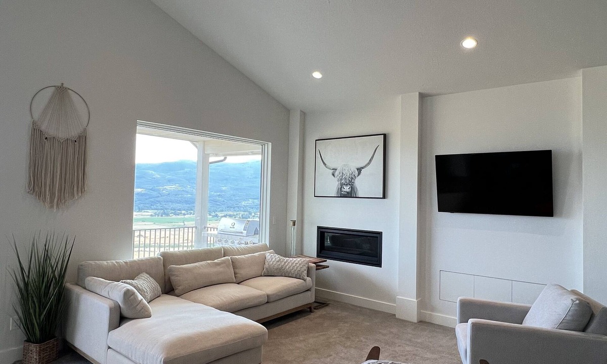 Eden House | Newly Built Mountain Escape - Modern Home