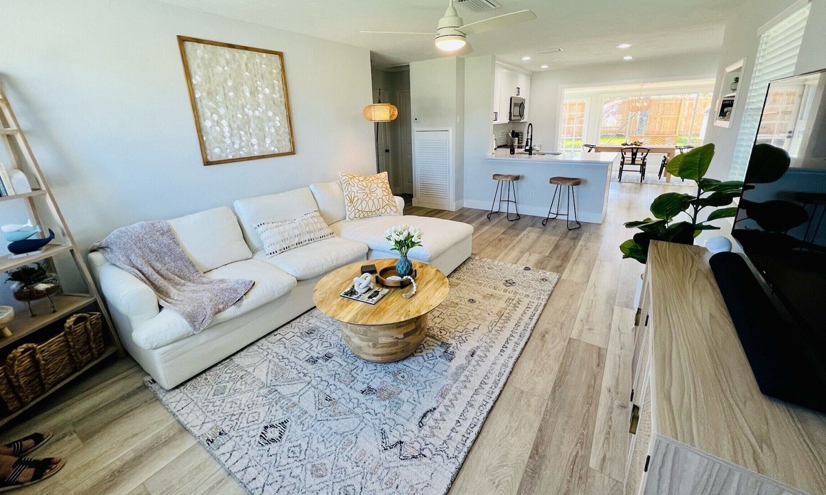River Breeze Estates House | Newly Renovated Beachside Home for Extended Stays