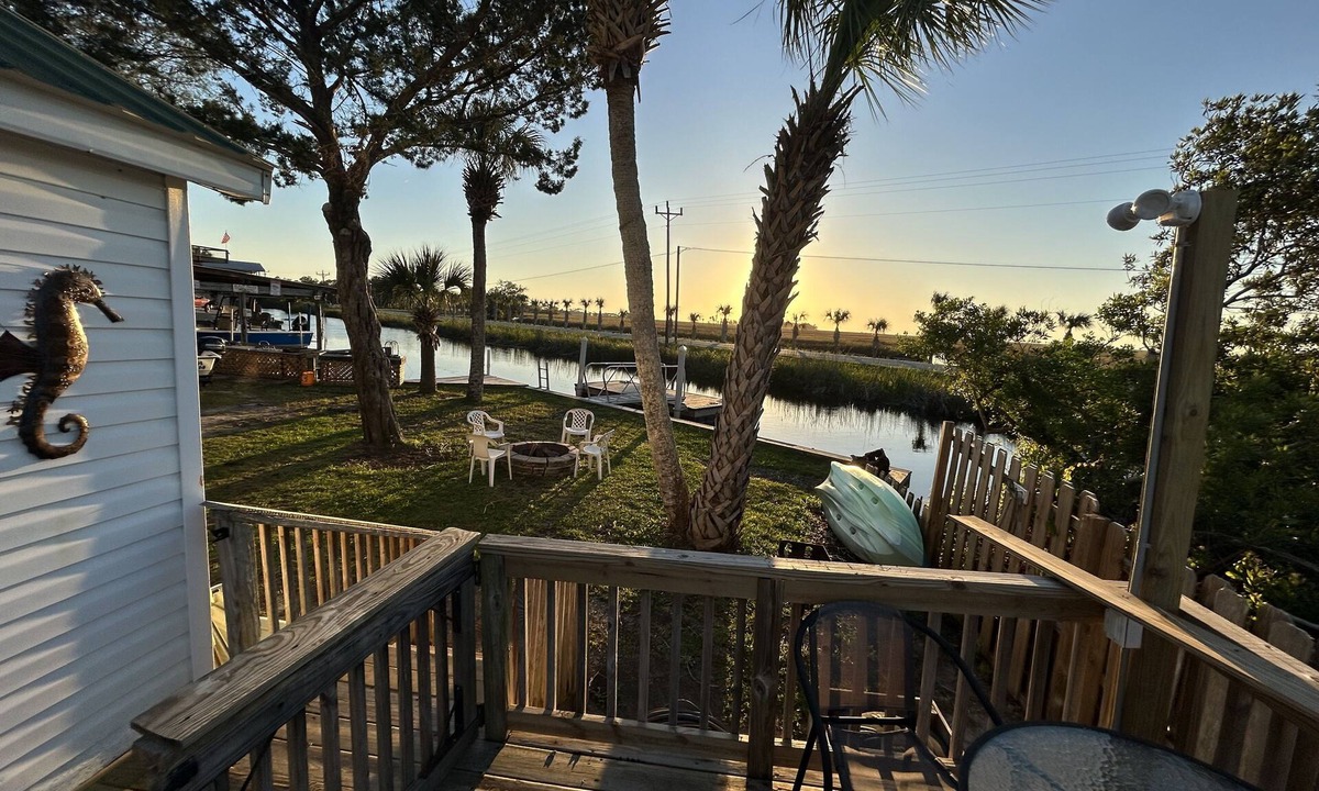 Suwannee Cottage | Newly Renovated Fish Camp, Private Boat Dock, Fire Pit