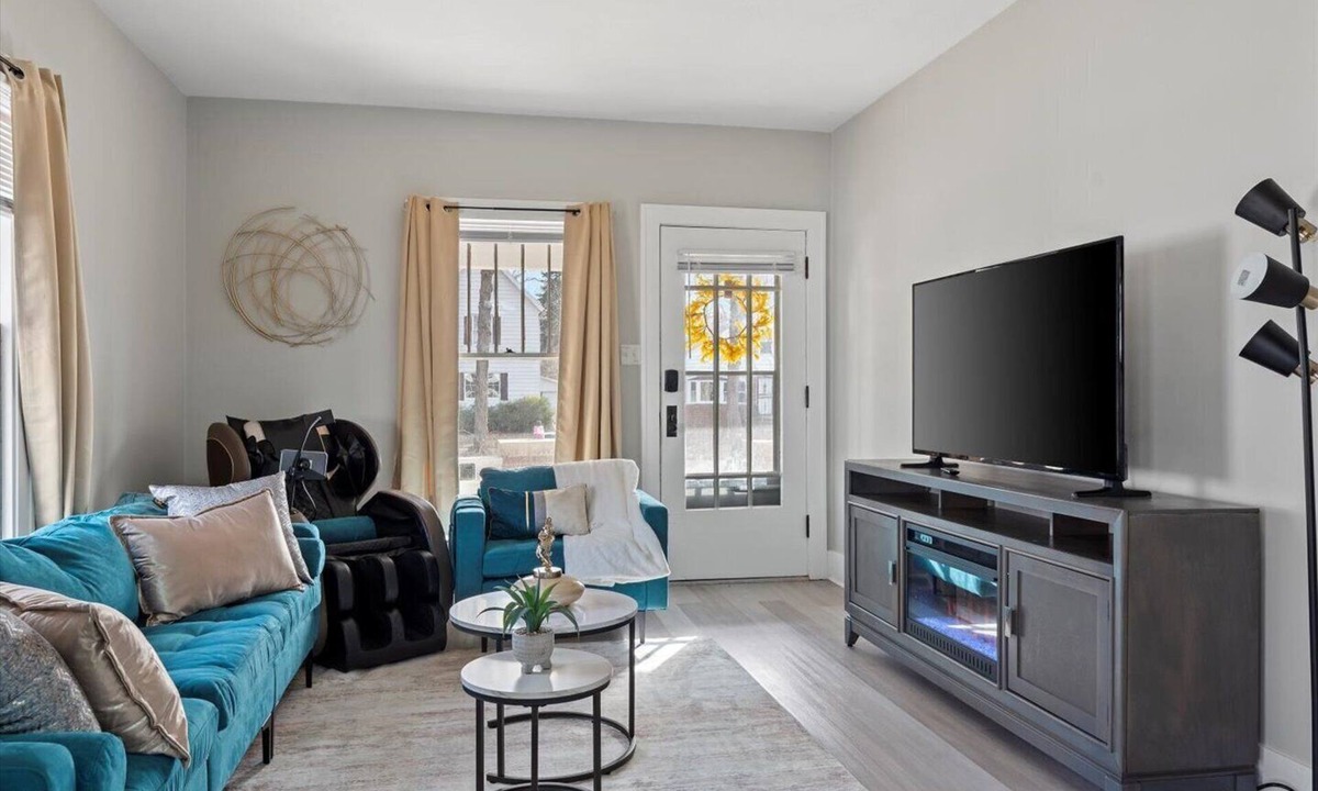 Springfield House | Newly-renovated House - Luxurious Massage Chair - Close to Attractions/Hospitals