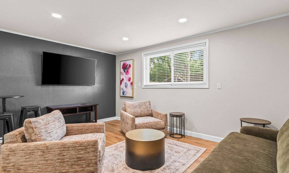 Springfield Apartment | Newly Renovated Unit in Central Spfld! #102