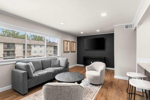 Springfield Apartment | Newly Renovated Unit in Central Spfld #203