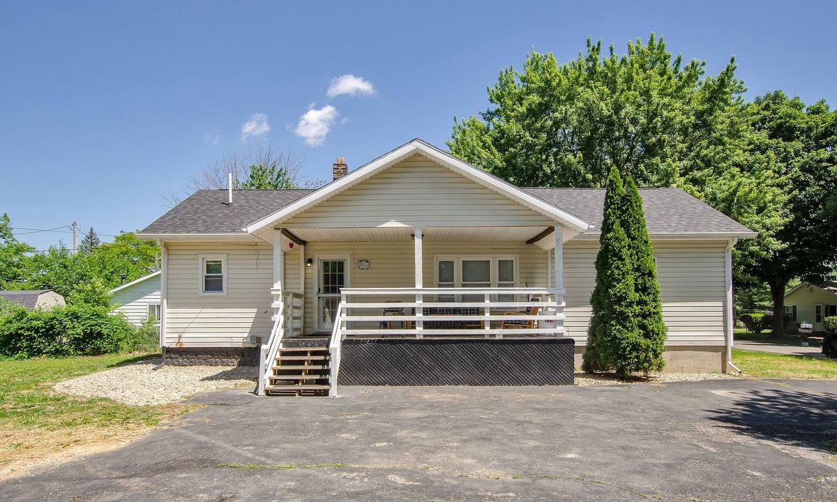 Hemlock House | Next to Championship Park, Sleeps 6, Lots of parking