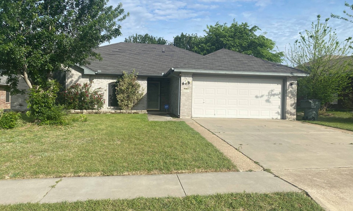 Killeen House | Nice 4 Bed, 2 Bath, 2 Car Garage Home With Spacious Backyard. Quiet Neighborhood