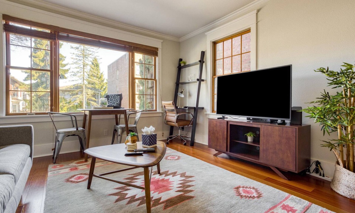 Capitol Hill Apartment | Nice Capitol Hill Studio, near Light Rail, Park & Museum, by Blueground