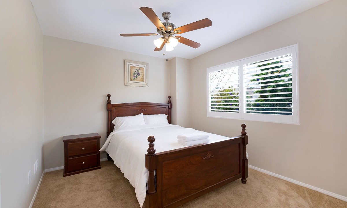 Miracle Mile House | Nice Trendy Stay in close proximity to hotspots