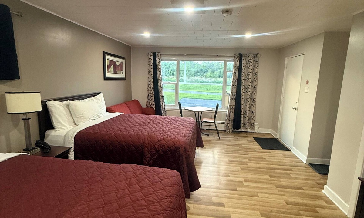 Cornwall Hotel | Nites Inn Motel