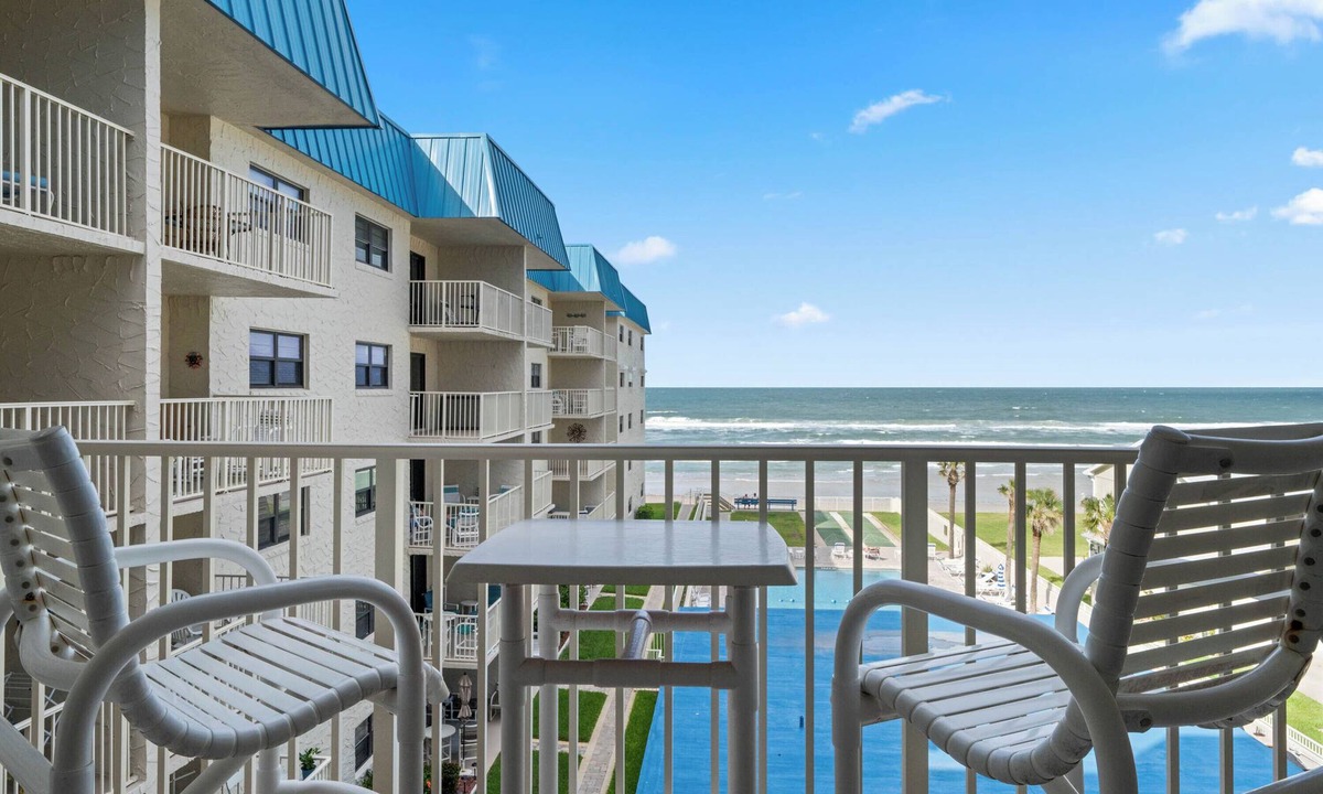 New Smyrna Beach Condo | NSB Direct Ocean View - 1 bed 1 bath plus small guest bedroom Sleeps 4