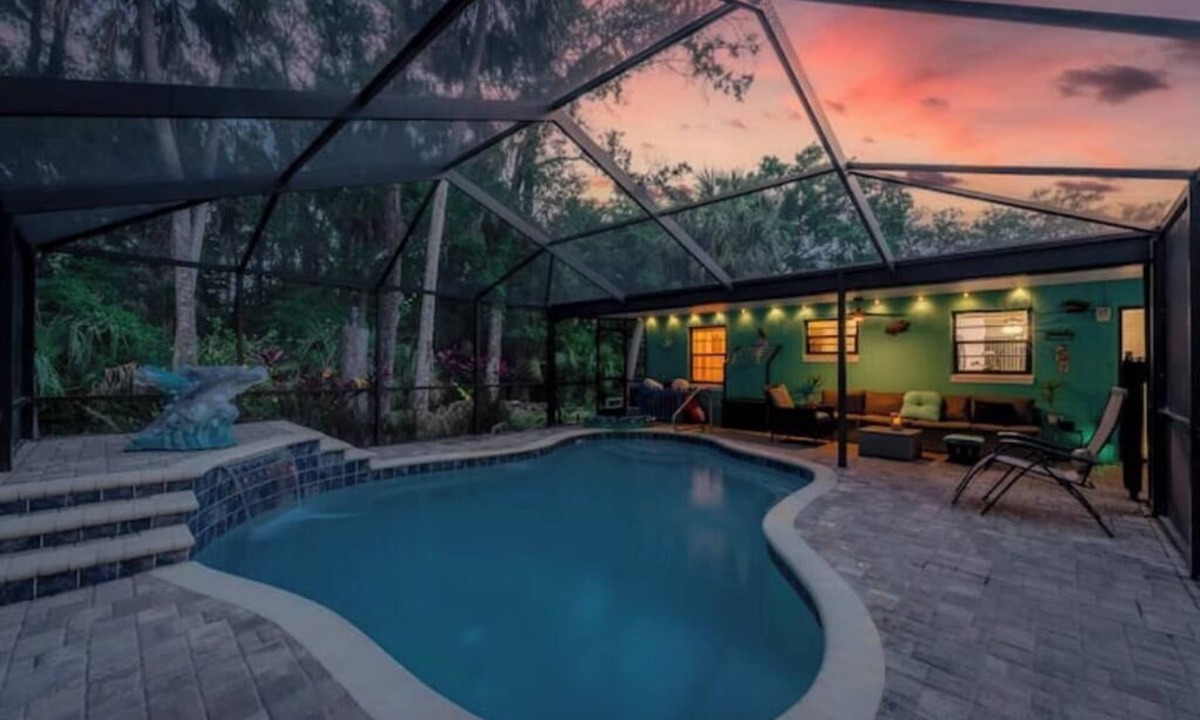 Crystal River House | Oasis privacy heated Pool Game room 3 mins Sister Spring