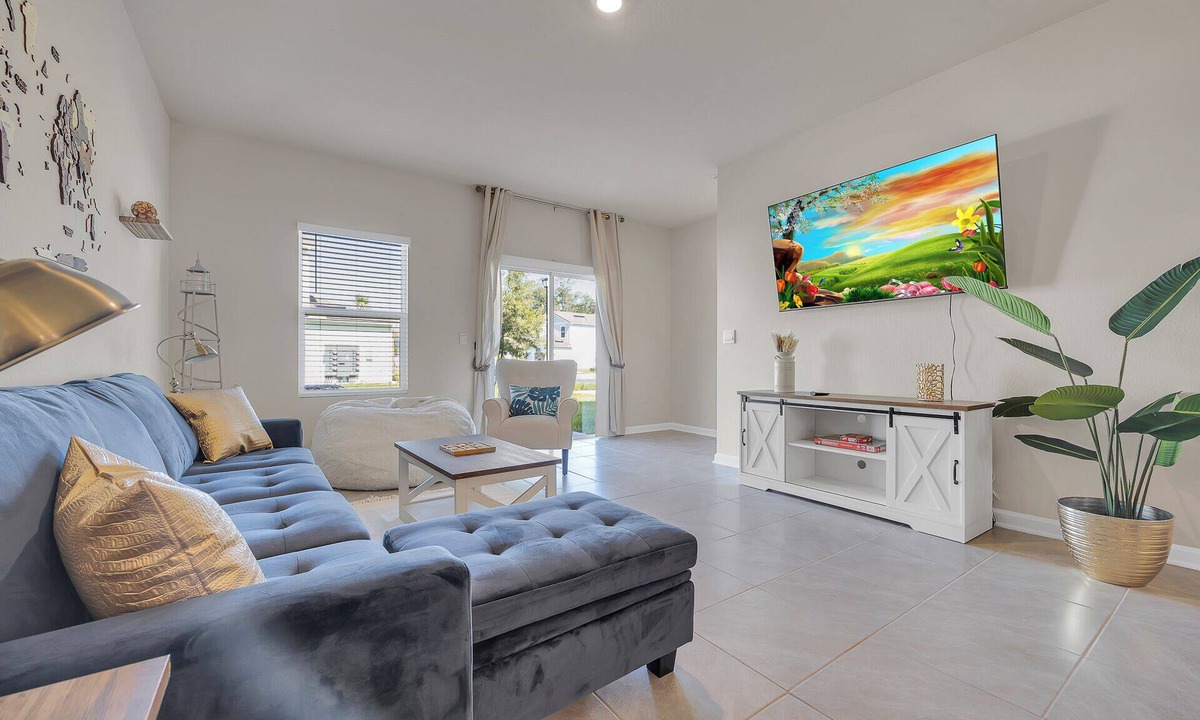 St. Augustine House | Oasis Sanctuary, 3 Bedroom Designer Home, 15 Miles to the Beaches, Fun Game Room