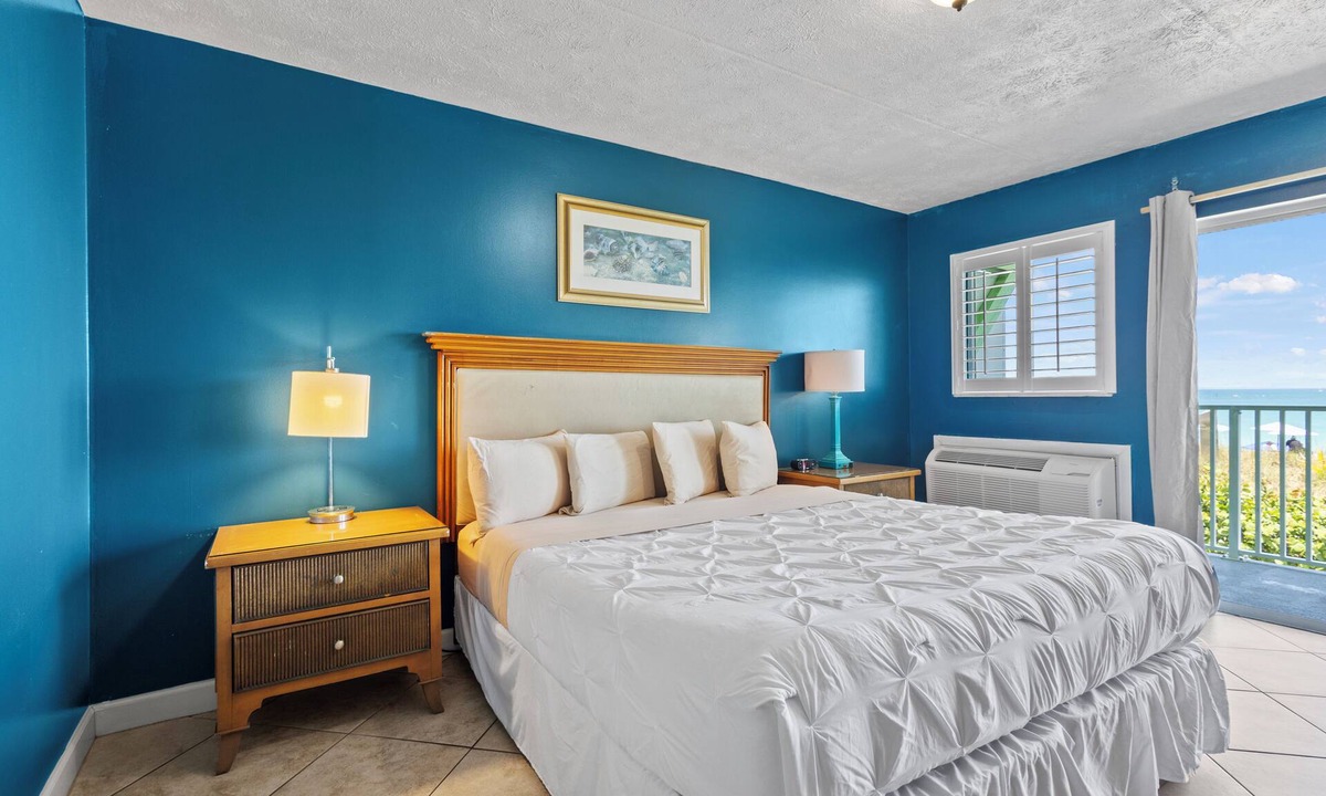 Fort Pierce Hotel | Ocean View Hotel Room with Balcony- King Bed #19