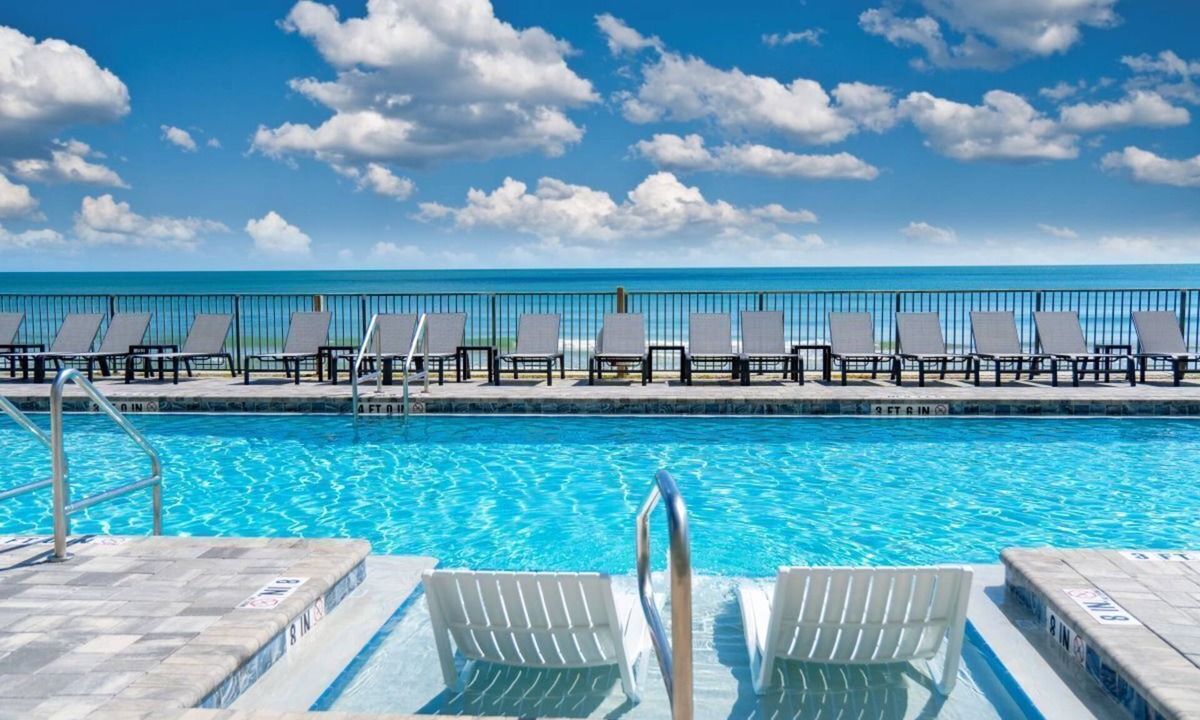 Daytona Beach Resort | Oceanfront 1 bedroom condo in Daytona Beach Florida- sleeps 4 people, ocean view