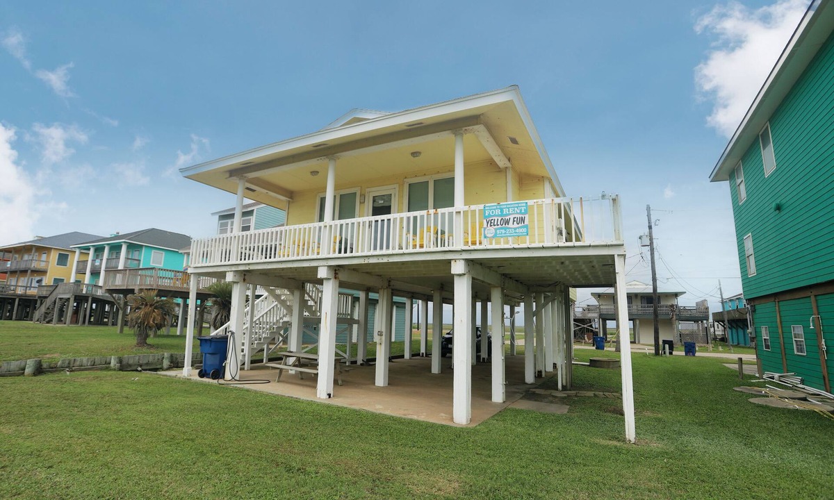 Freeport House | Oceanfront Beach House | Direct Beach Access | 4/2, Washer/Dryer, Full Kitchen