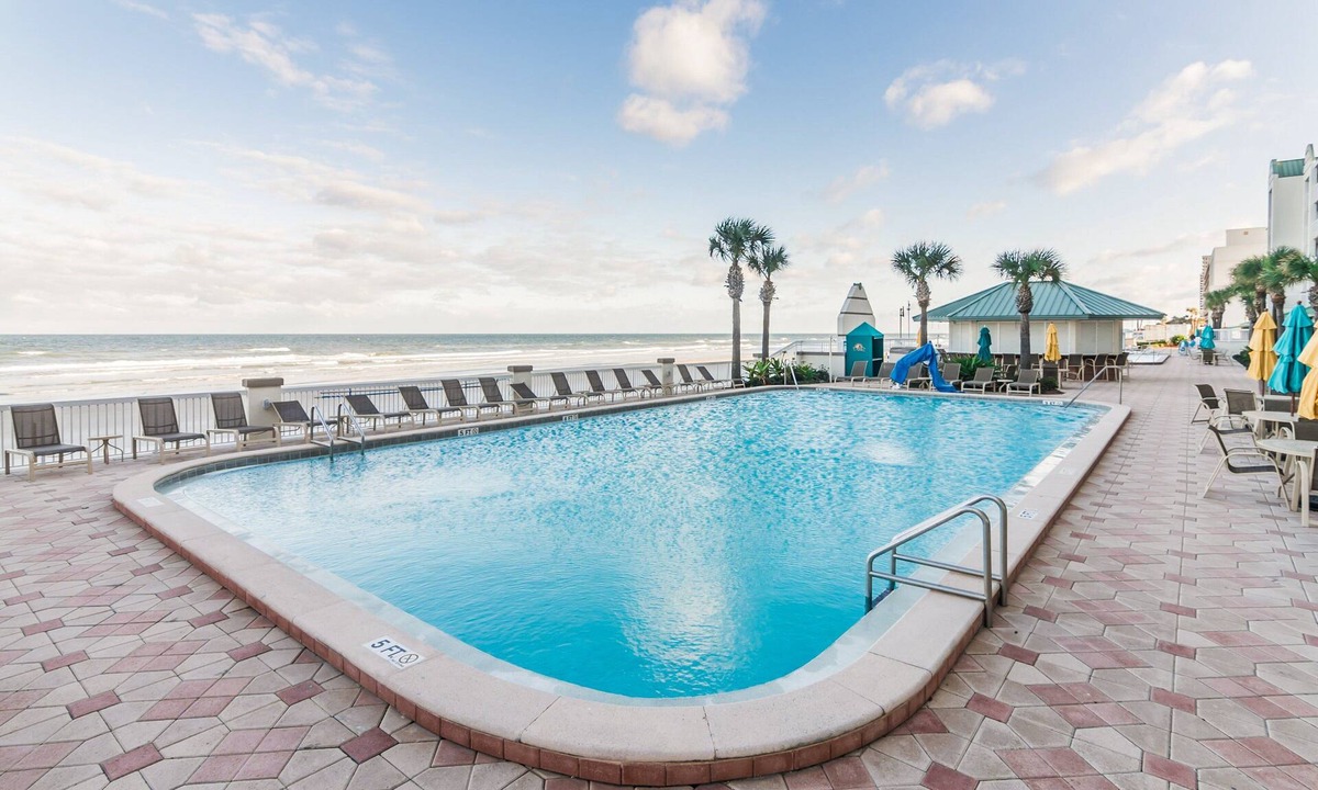 Ortona Park Condo | Oceanfront Condo w/Pool, Gym & Walk to Dining & Shops