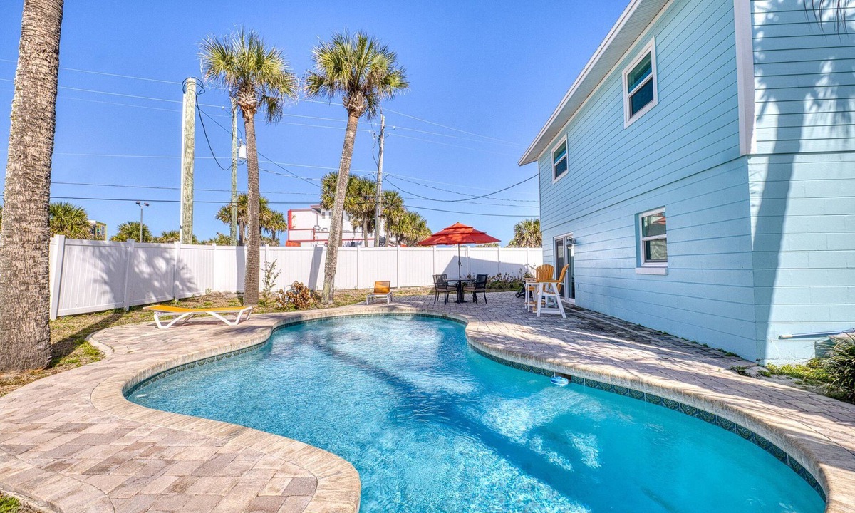 New Smyrna Beach House | One Piece ~ Duplex with Pool! ~ 2 Minutes from Beach & Flagler Avenue