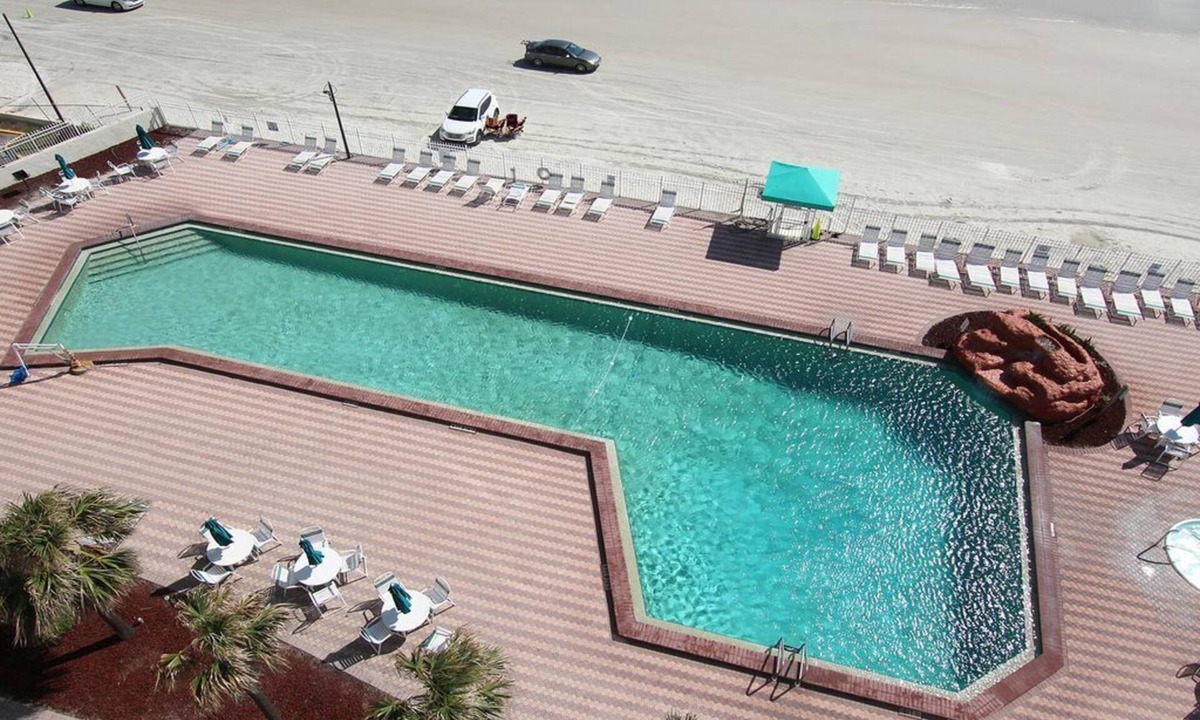 Lenox Park Condo | One Separate Bedroom, Balcony Ocean View, Queen Sofa Bed, Huge Pool, Hot tub