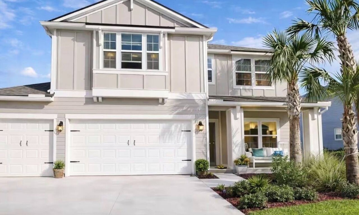 St. Augustine House | Organic Modern Home, Close to the Beach & Downtown. Community Pool & gym