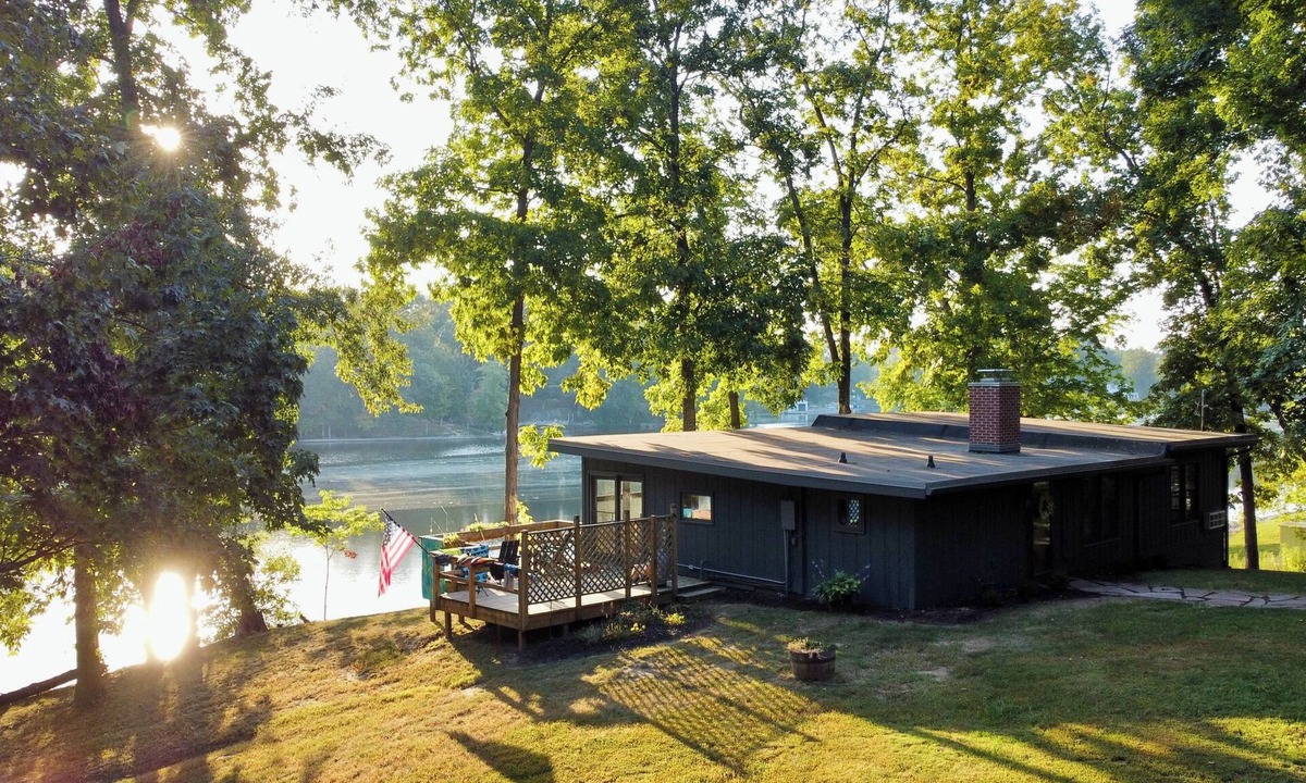 Pimento Cottage | Ozran Cottage - a mid-century Lakefront getaway