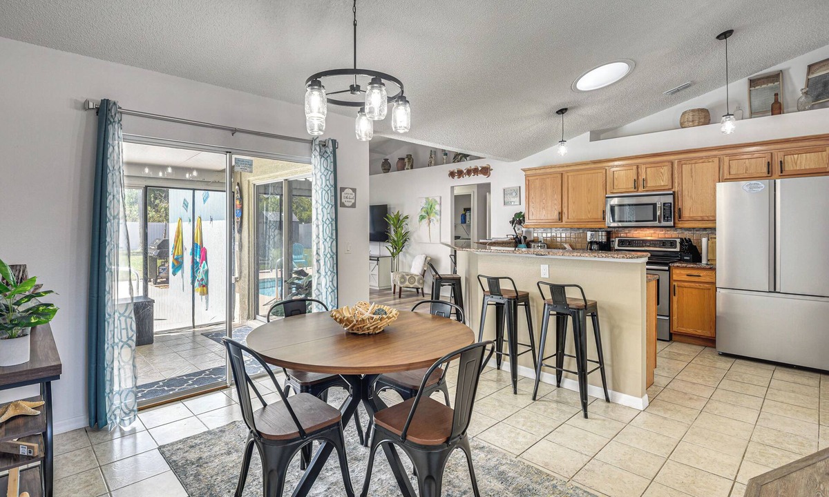 Palm Coast Cottage | Palm Coast Comfort: Family Home w/Lanai, Big Yard