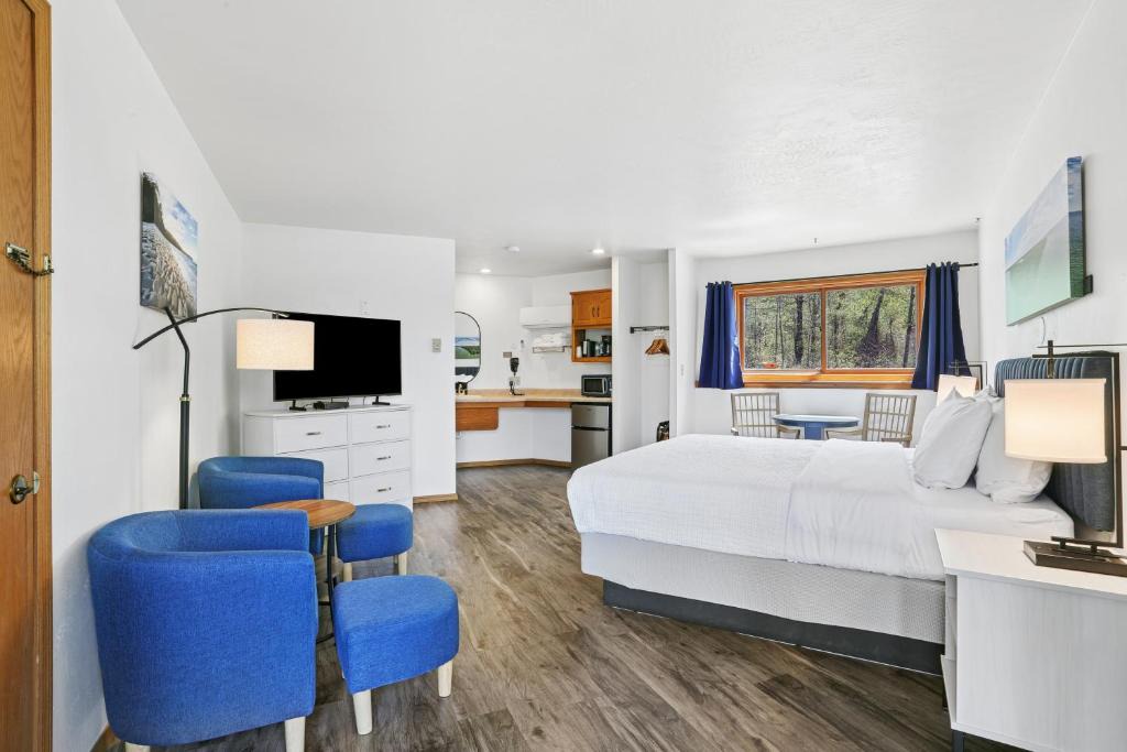 Ellison Bay Hotel | Parkside Inn