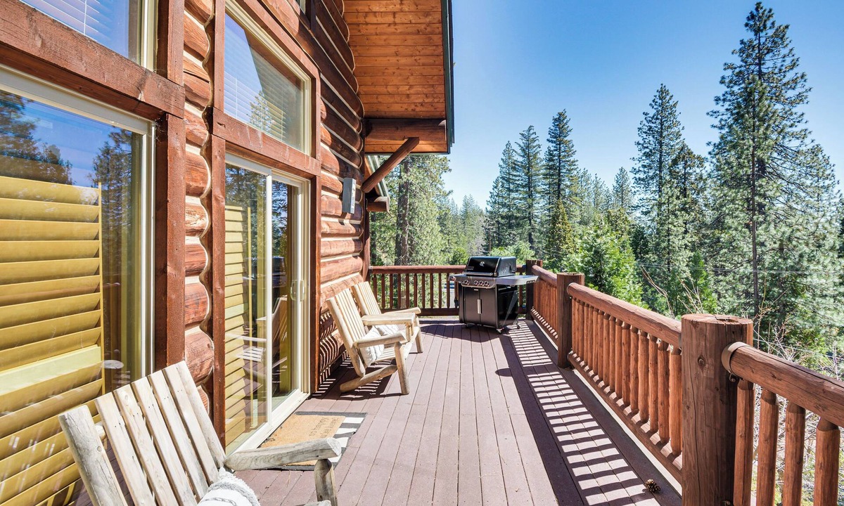 Arnold Cabin | Peaceful Escape in the Pines: Arnold Cabin w/Deck