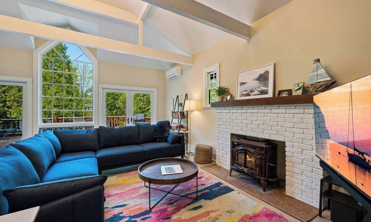 Ephraim House | Peaceful Getaway | Walk to Bay & Town