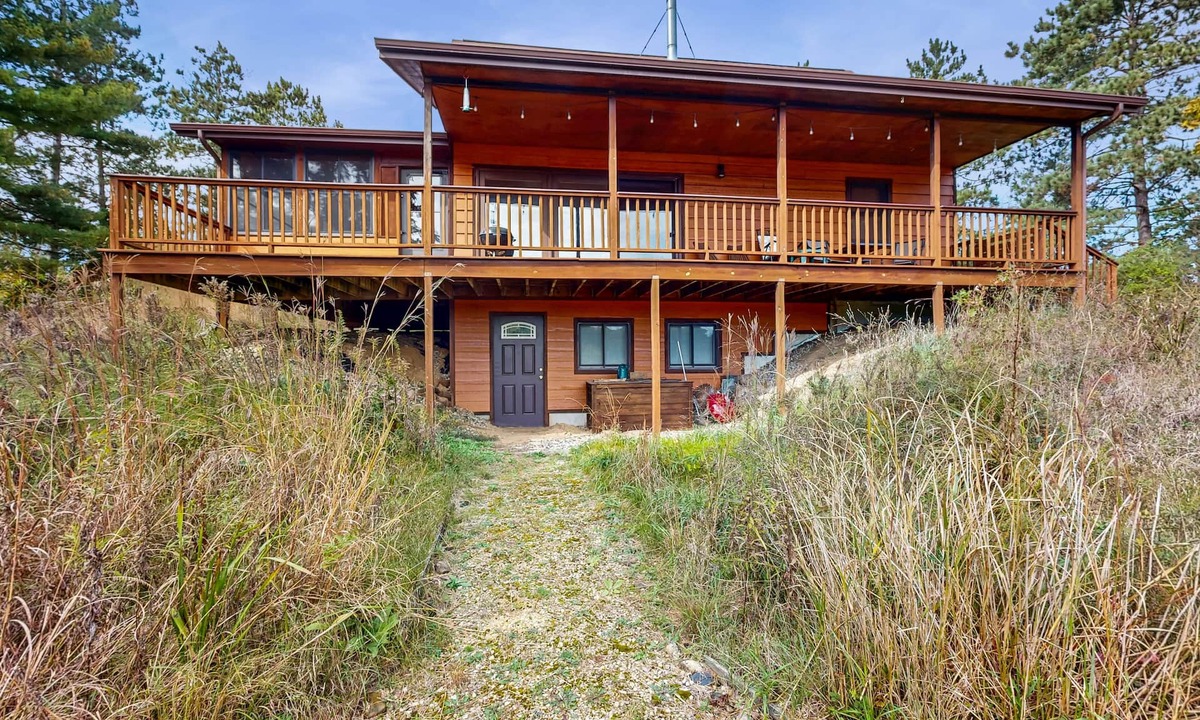 Oxford House | Peaceful lakeside retreat with prairie views, fire pit, grill, kayaks & canoe