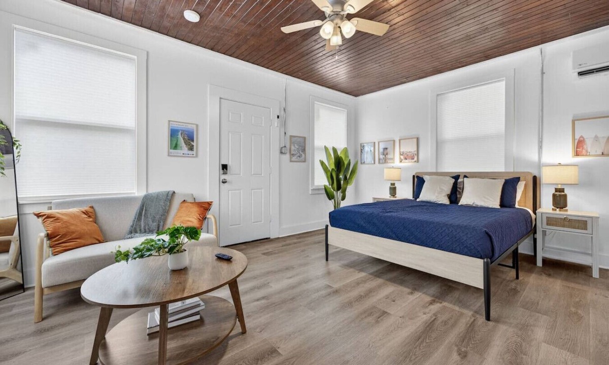 South Pensacola Cottage | Pensacola Cozy Studio