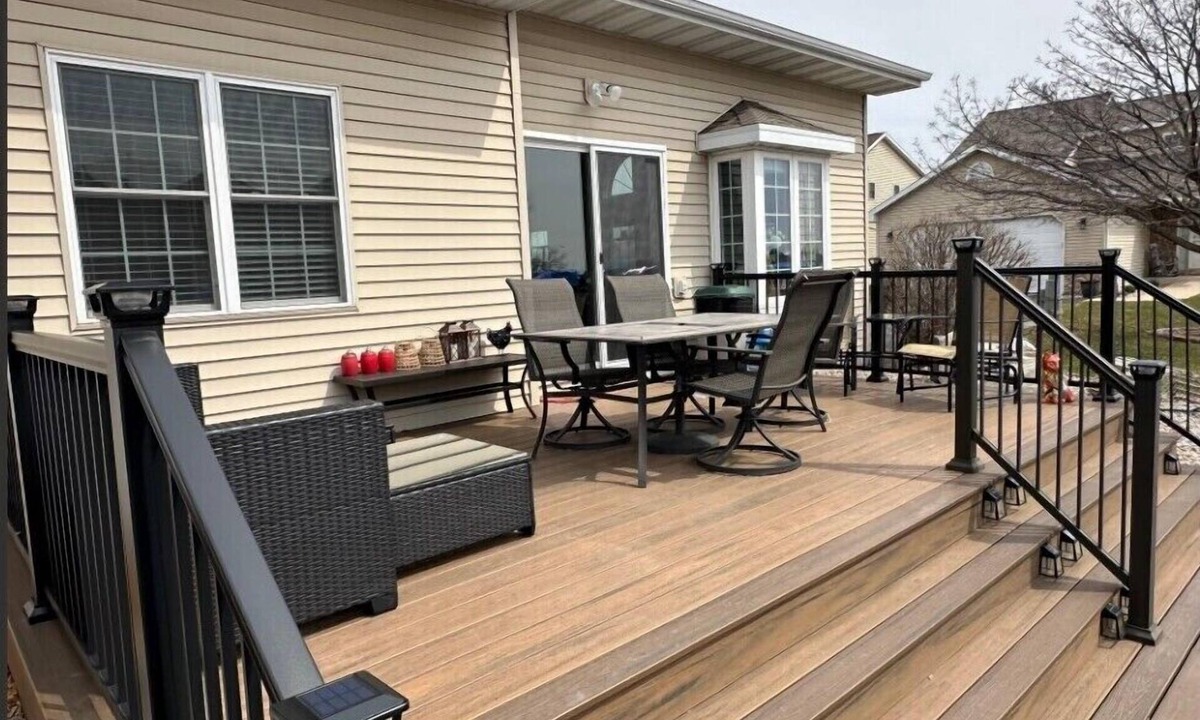 Oshkosh Condo | Perfect for EAA! Beautiful waterfront 3-bedroom Condo